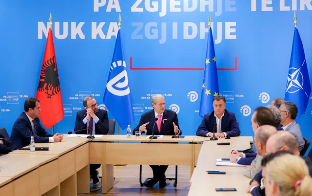 Berisha: Narkoshteti shqiptar vrau gjykatësin në sallën e gjyqit, ministrja Koçiu lau duart