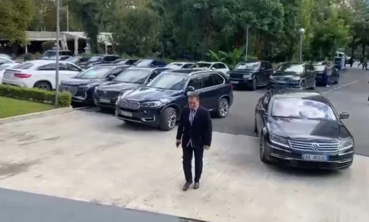 Berisha nis negociatat me aleatët për Florjan Binajn. Lapaj dhe Duka e mbështesin, Shehaj ende pa reagim