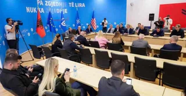 Berisha: Skapi i partisë lëshoi dje lajmin për urdhrin e arrestit të Tom Doshit dhe arratisjen e tij!