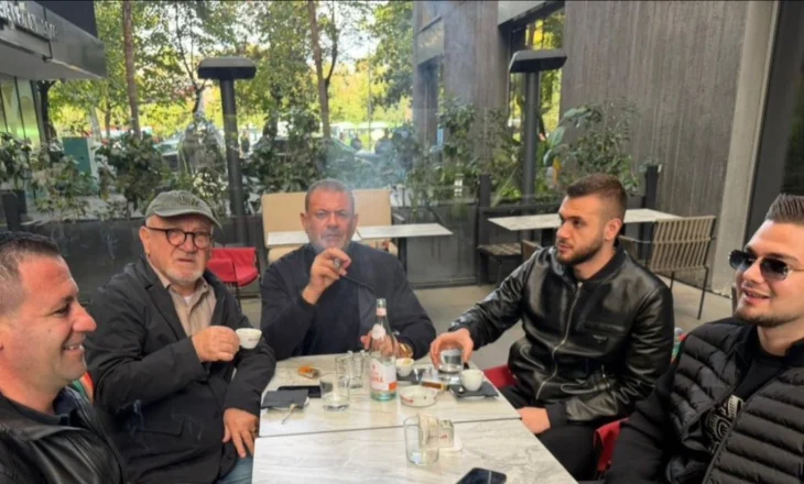 Berisha tha se është arratisur, Tom Doshi i përgjigjet me puro në dorë: O Sali mashtruesi, ja ku jam…