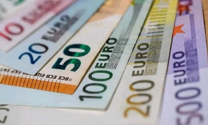 Bie në prangat e policisë shqiptari/ Kishte fshehur mbi 700 mijë euro në makinë, ndalohet në kufirin kroat