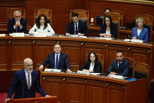 BIRN: Kuvendi miraton ligjin e ri për mbetjet pa sqaruar kostot financiare