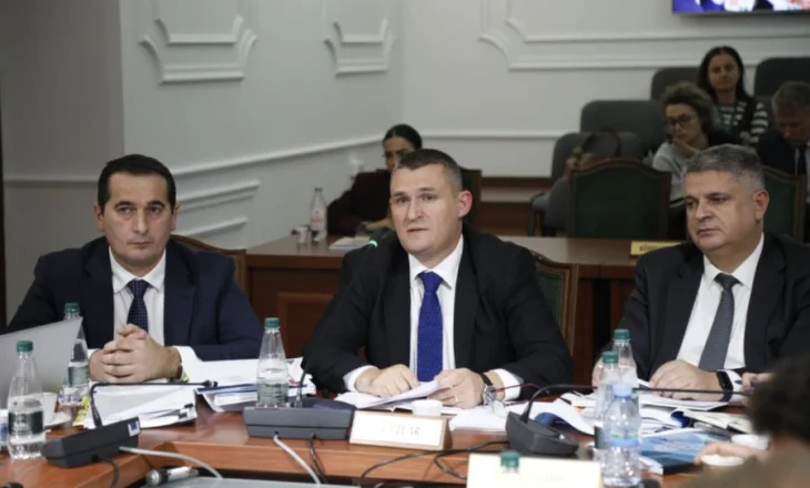Blushi i dorëzon Dumanit shkresat me firmë të Ramës, Agaçit dhe Veliaj: Ja ku i ke provat. Pse nuk i heton?