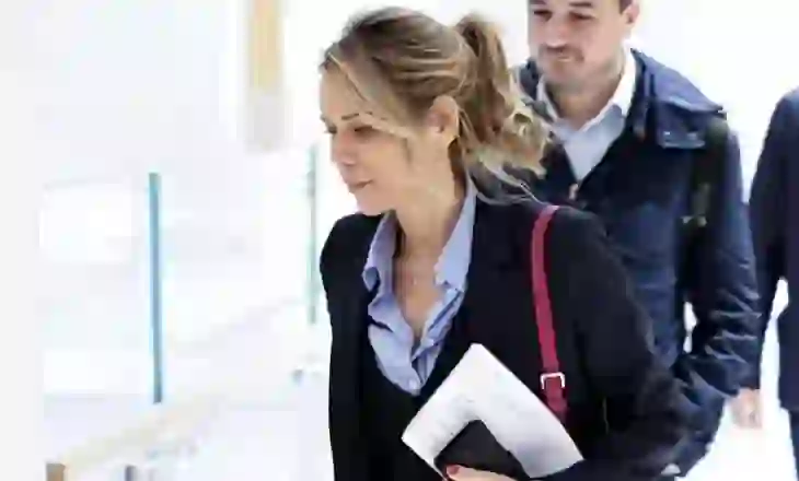 “Brigitte Macron është burrë”, vajza e saj në gjykatë: Lajmet e rreme i kanë përkeqësuar shëndetin!