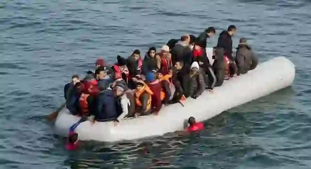 Britania mbyll hotelet që strehojnë azilkërkuesit/ Starmer: Qëllimi ynë, goditja e emigracionit të paligjshëm