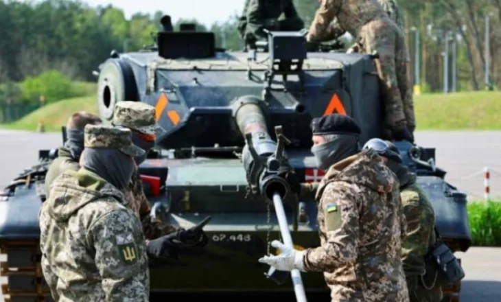 Brukseli hap rrugën për trupa në Ukrainë: BE gati të trajnojë ushtarë ukrainas në vend, nëse nis armëpushimi