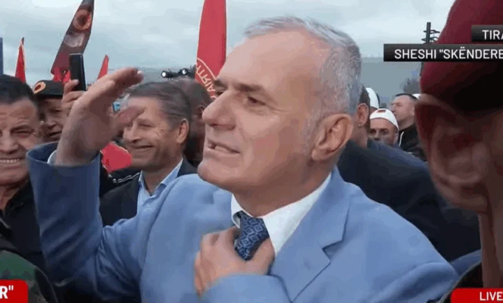 Bujar Leskaj në protestën për UÇK sulmon qeverinë: Ministrat e Ramës janë njerëz negativë