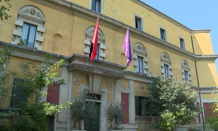 “Bujqësia”, miliona abuzime/ Zbardhen shkeljet e zyrtarëve të Ministrisë, miliona lekë motorë e veshje për veterinerët