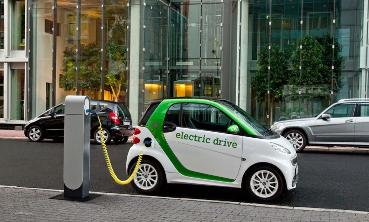Çmimi i ri i energjisë për makinat elektrike, zv ministri: Do ndikojë vetëm në një kategori klientësh