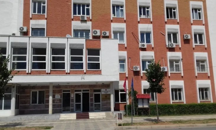 Debat i ashpër/ Skandal në Gjykatën e Kukësit: Gjyqtarja përjashton avokatin nga salla dhe e revokon nga çështja