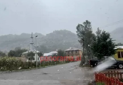 Dëbora ‘paralizon’ malet e Elbasanit/ 8 cm trashësi, rruga Librazhd-Sebisht vetëm me zinxhirë, fshatra pa energji
