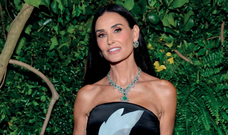 Demi Moore rikthen balluket pas 29 vitesh që nga filmi i famshëm “Striptease”