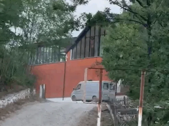 Denoncimi/ Drejtori i preferuar i Rakip Sulit ndërton biznes privat me punonjësit dhe mjetet e UKK