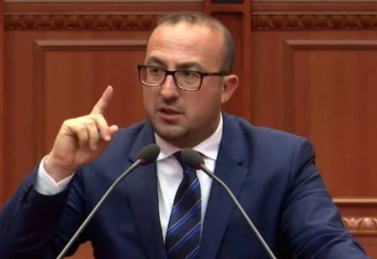 Deputeti Korreshi “plas bombën”: “Balluku duhet të dorëhiqet, ndryshe…”
