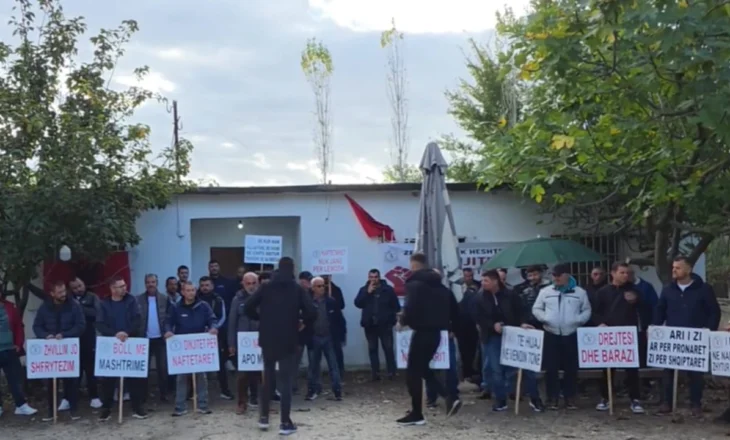 Dhjetë ditë grevë urie për pagat, naftëtarët e Marinës tubim përpara zyrave të Bankers Petroleum