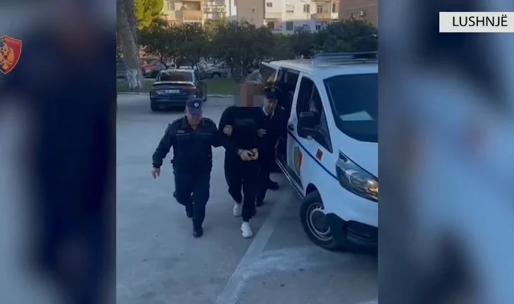Dhunuan me grushte dhe sende të forta 52-vjeçarin, arrestohen 2 kushërinjtë në Lushnjë