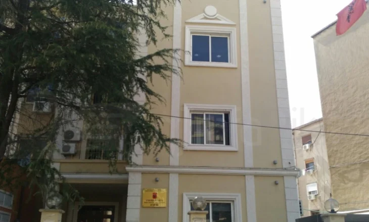 Dhunuan oficerët e Byrosë Kombëtare të Hetimit, Prokuroria Fier dërgon për gjykim tre të arrestuarit