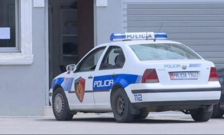 Dhunuan policin dhe kthyen përmbys komisariatin, arrestohen dy të rinjtë në Tiranë (EMRAT)