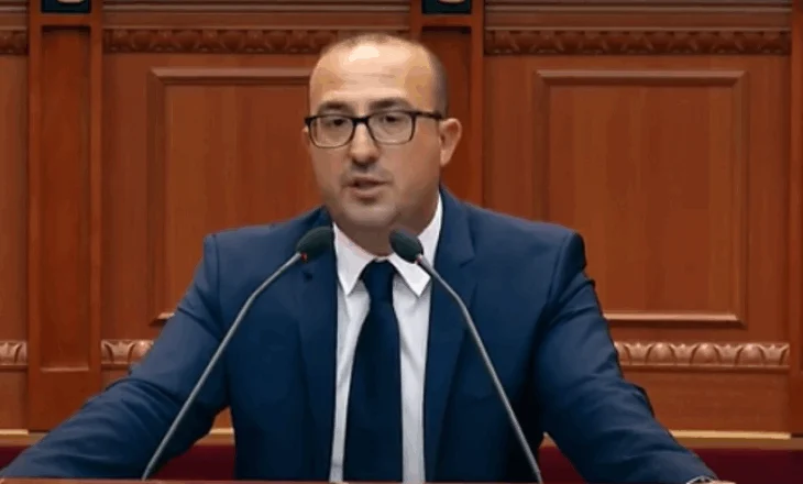 ‘Diella do pjellë 83 dobiçë që do zëvendësojnë deputetët/ Korreshi – socialistëve: Kjo është drejtësia juaj, kush ka lekun…