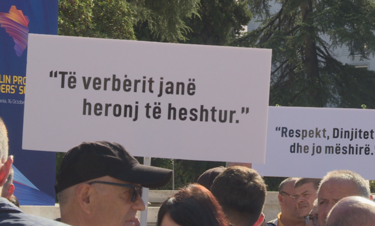 Dita Botërore e Shkopit të Bardhë/ Të verbrit kërkojnë dinjitet, shteti mbyll sytë