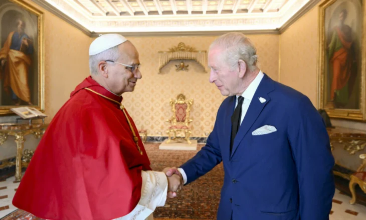 Ditë historike në Vatikan, Charles III dhe Papa Leoni shkëmbejnë tituj dhe dhurata