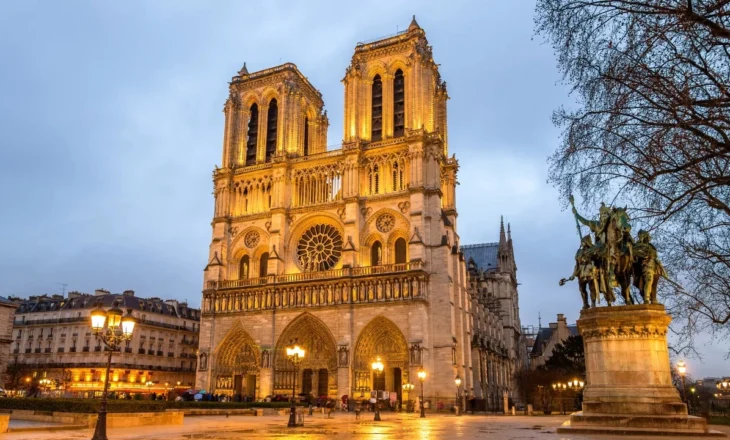 “Do kryhet një masakër”/ Tronditet Parisi, letra anonime e vendosur në Katedralen Notre-Dame paralajmëron një sulm me thikë