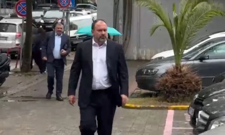 DOSJA 5D- Arbjan Mazniku paraqitet në Gjykatën e Posaçme, do të dëshmojë në seancë