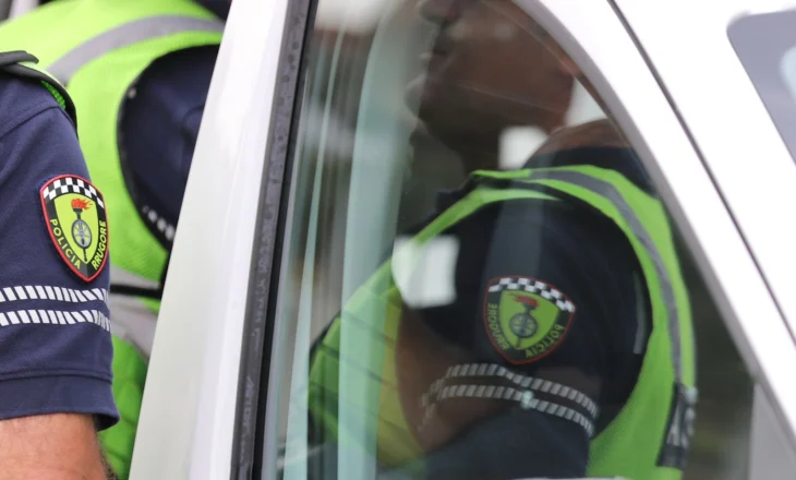 Drejtonte makinën pa patentë, ndalohet adoleshenti nga Memaliaj