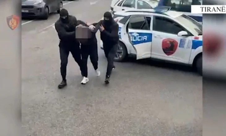 Drogë dhe armë gjahu, dy të arrestuar në aksin “Nikël-Fushë Krujë’, sekuestrohen 10 kg kanabis
