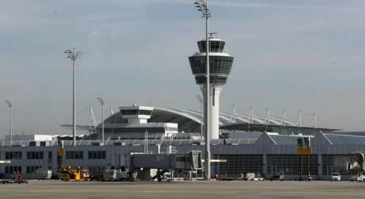 Dronët misteriozë shfaqen mbi aeroportin e Mynihut, anulohen dhjetëra fluturime