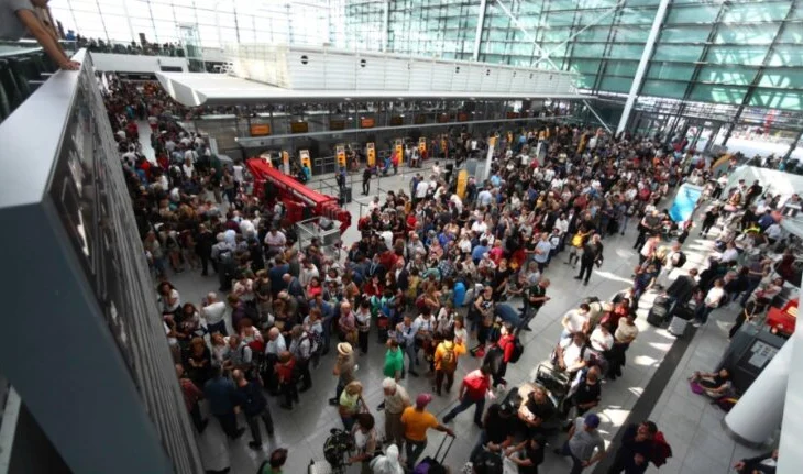 Dy dronë mbi qiellin e Gjermanisë, mbyllet sërish aeroporti i Mynihut/ 6,500 pasagjerë mbeten të bllokuar