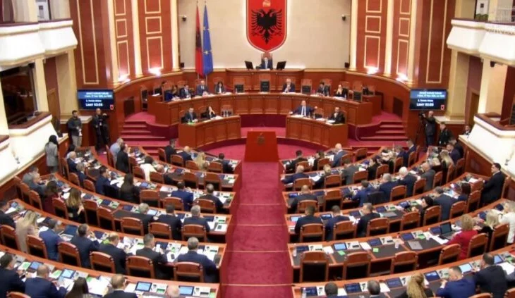 Dy seanca në Kuvend, PD kërkon të votohet shkarkimi i Peleshit dhe ngritjen e komisionit hetimor “McGonigal”