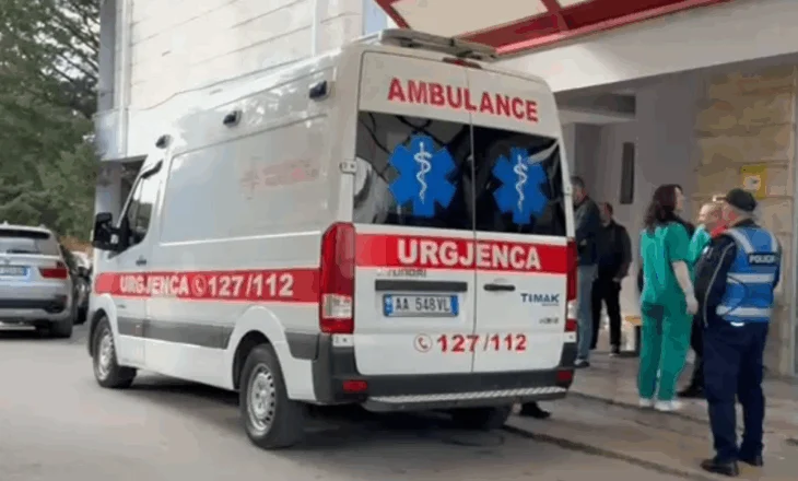 E asfiksuar dhe me djegie në trup/ Zjarri në banesën në Maliq, vajza e mitur transportohet drejt QSUT