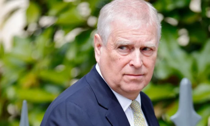 E BUJSHME / Princ Andrew largohet nga Familja Mbretërore pas akuzave për lidhje me Epstein