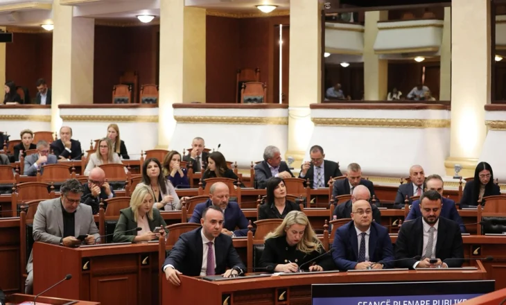 “E ktheu Kuvendin në teatër kukullash”, zbulohet raporti i PD për Peleshin. Të enjten vendimi për shkarkimin