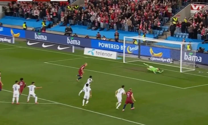 E PABESUESHME! Erling Haaland humb dy penallti rresht brenda një minute (video)