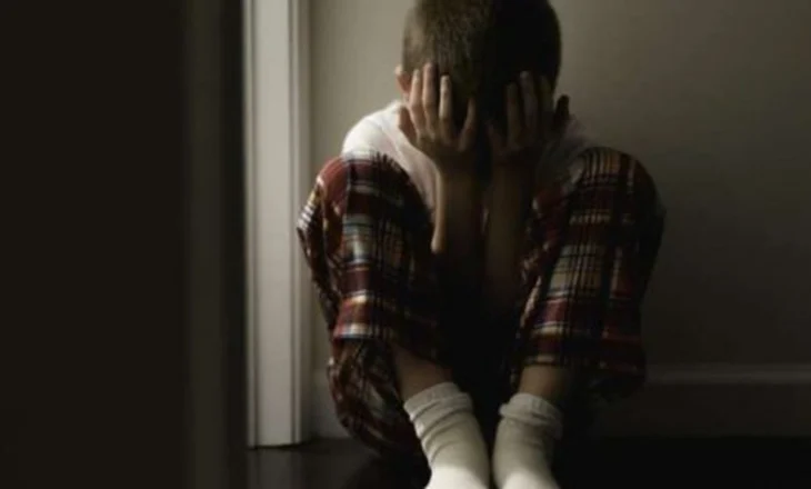 E rëndë! E mori në provë për ta punësuar, por klienti abuzoi seksualisht me 15-vjeçarin, e pëson edhe pronari