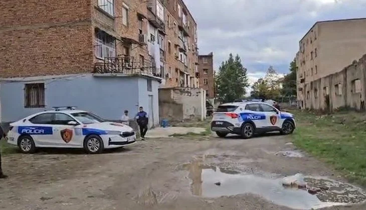 “E tallnin, i thonin fshatare”, vajza 14-vjeçare hidhet nga kati i tretë i pallatit