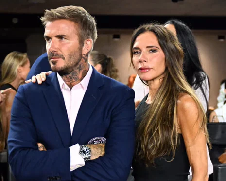 E vërteta pas fytyrës serioze të Victoria Beckham dhe është më e thjeshtë se mendonim