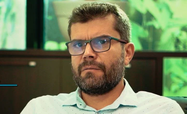 Edhe Agron Shehaj mbështeti Binajn, reagon Hasimja: Do vazhdoj të edukoj brezat e rinj si arsimtar që jam