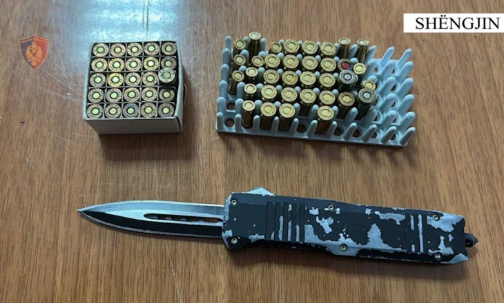 EMRAT/ U kapën në flagrancë me drogë dhe armë të ftohta, arrestohen tre persona në Shëngjin! Procedohet edhe një 17-vjeçar