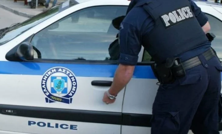 Emri/ Gomonia lëshon sinjal ‘SOS’ në brigjet greke – Arrestohet skafisti nga Saranda, çfarë u zbulua?