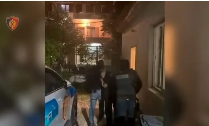 Emri/ I shpallur në kërkim ndërkombëtar nga Gjykata e Gjakovës për kultivim të bimëve narkotike, arrestohet në Tepelenë 44-vjeçari