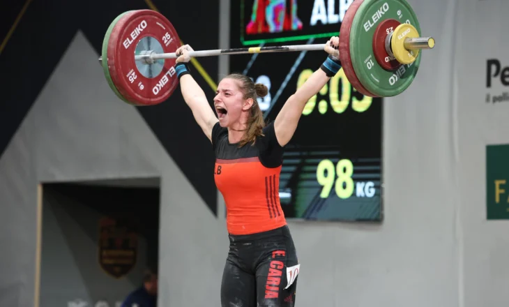 Enkileda Carja dominon në pedanë, i dhuron Shqipërisë 3 medalje të arta europiane në peshën 63kg