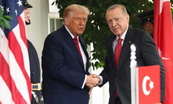 Erdogan bisedë telefonike me Trump: Turqia mirëpret përpjekjet për të arritur paqen në rajon