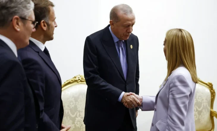 Erdogan komplimenton Melonin, por nuk kursen kritikat: Duhet ta lësh duhanin/ Kryeministrja italiane: Nëse e bëj, mund të vras dikë
