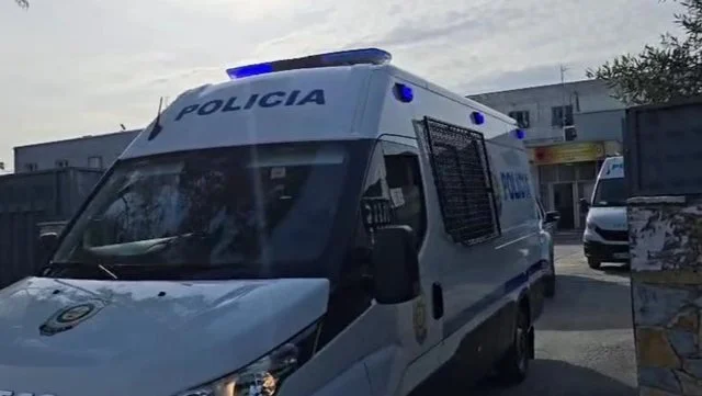 Erion Veliaj lë qelinë, niset drejt Kushtetueses nën masa të rrepta sigurie