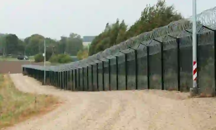 Estonia mbyll rrugën që e lidh me territorin rus, pasi u vunë re disa ushtarë