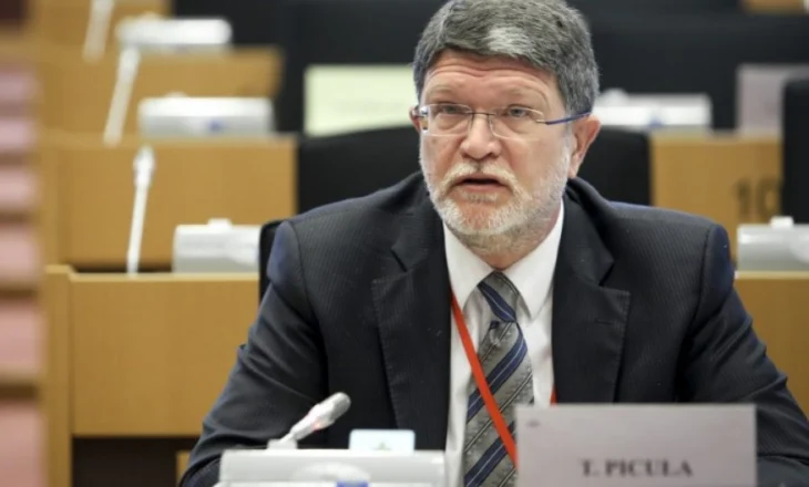 Eurodeputeti apel Vuçiç: Arresto Radoiçiçin, pa njohje të Kosovës, s’ka BE