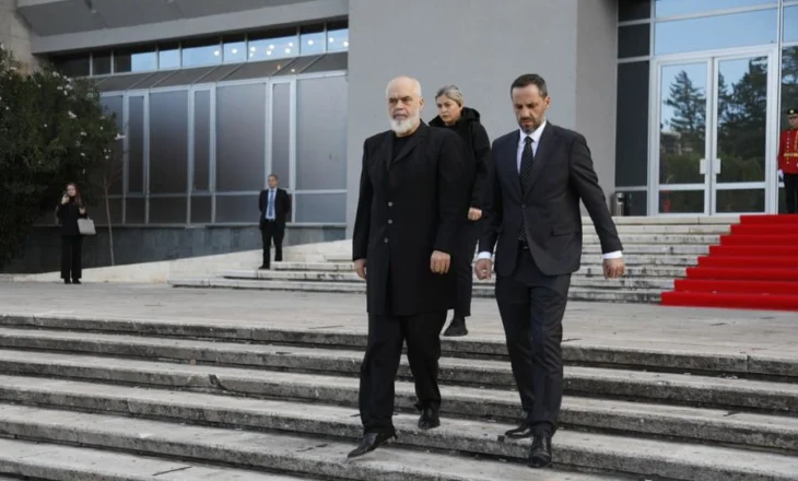 Familjarë, kolegë e politikanë në homazhet për gjykatësin e vrarë , Rama shoqërohet nga Lamallari